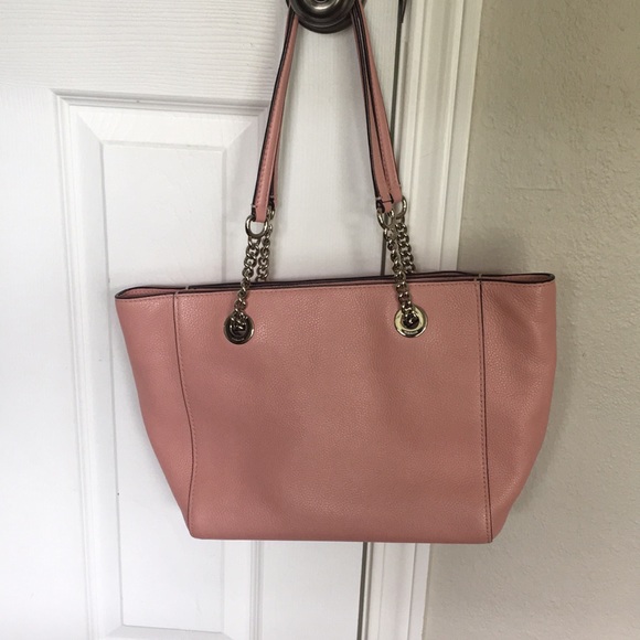 Women’s Coach Pebbled  leather tote . Silver tone  chain link handle. - Picture 14 of 16